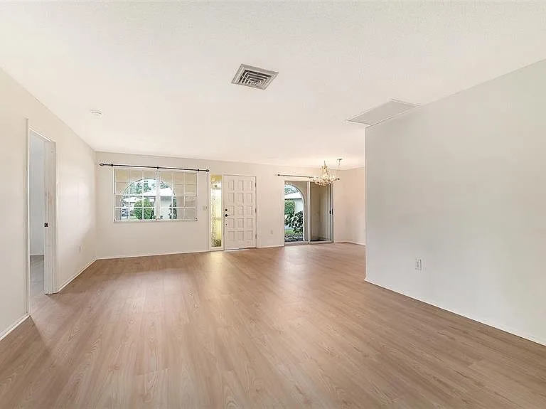 515 Rousseau Dr — Photo 7