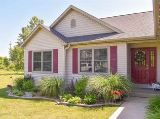 7186 Applewood Dr, Charlevoix, MI 49720