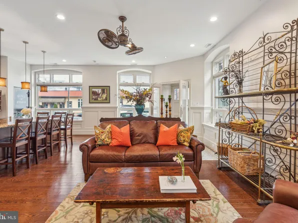727 S 7th St #1F, Philadelphia, PA 19147