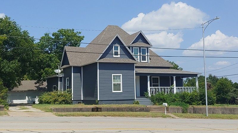 2nd image of 1002 Palo Pinto St