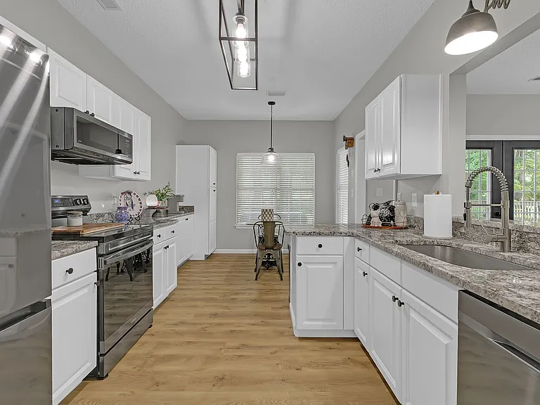 805 Vantage Ct — Photo 21