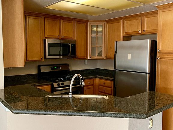 Kitchen, granite countertops, stainless steel appliances