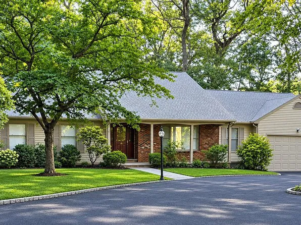 13 Silver Lakes Dr, Darien, CT 06820