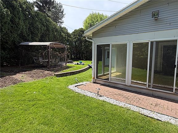 4th image of 104 Carmas Dr