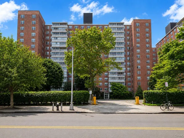4310 Kissena Boulevard #6B, Flushing, NY 11355