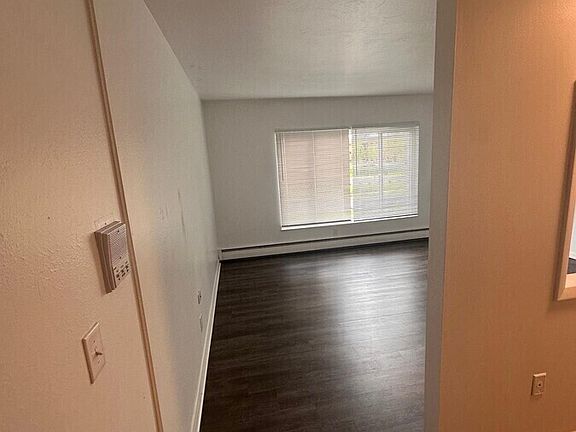 5th image of 3141 Northwood Ave APT 9