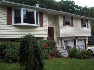 18 Amherst Ln, Wappingers Falls, NY 12590