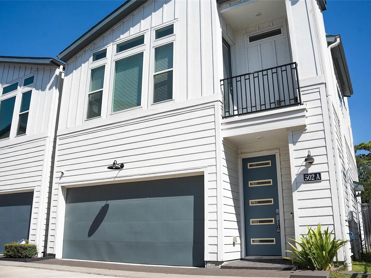 2 bed, 2.5 bath, 1662 sqft, $2,300 — Photo 1