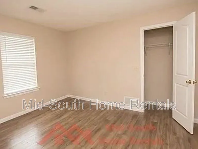 3 bed, 2.0 bath, 1298 sqft, $1,295 — Photo 3