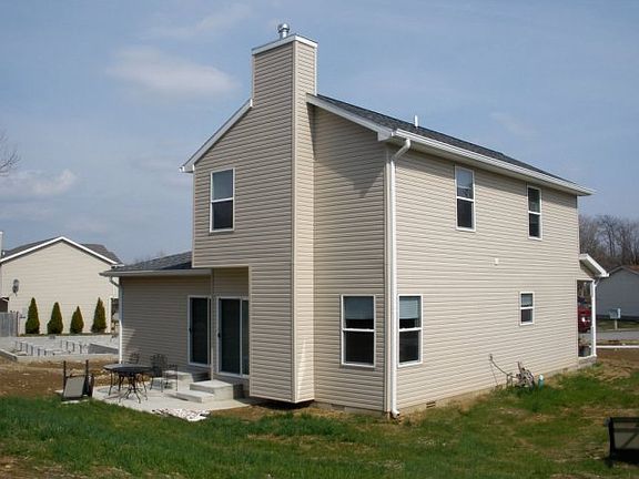 3rd image of 920 S Larkspur Ln