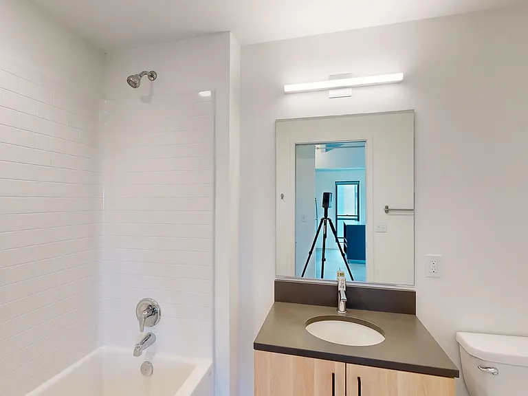 418 East Grand — Photo 79