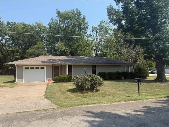 2400 Linda Jean Dr, Independence, KS 67301