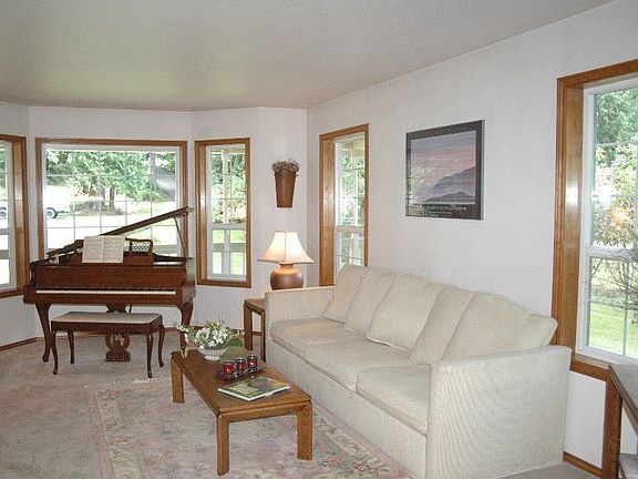 Spacious Formal Livingroom