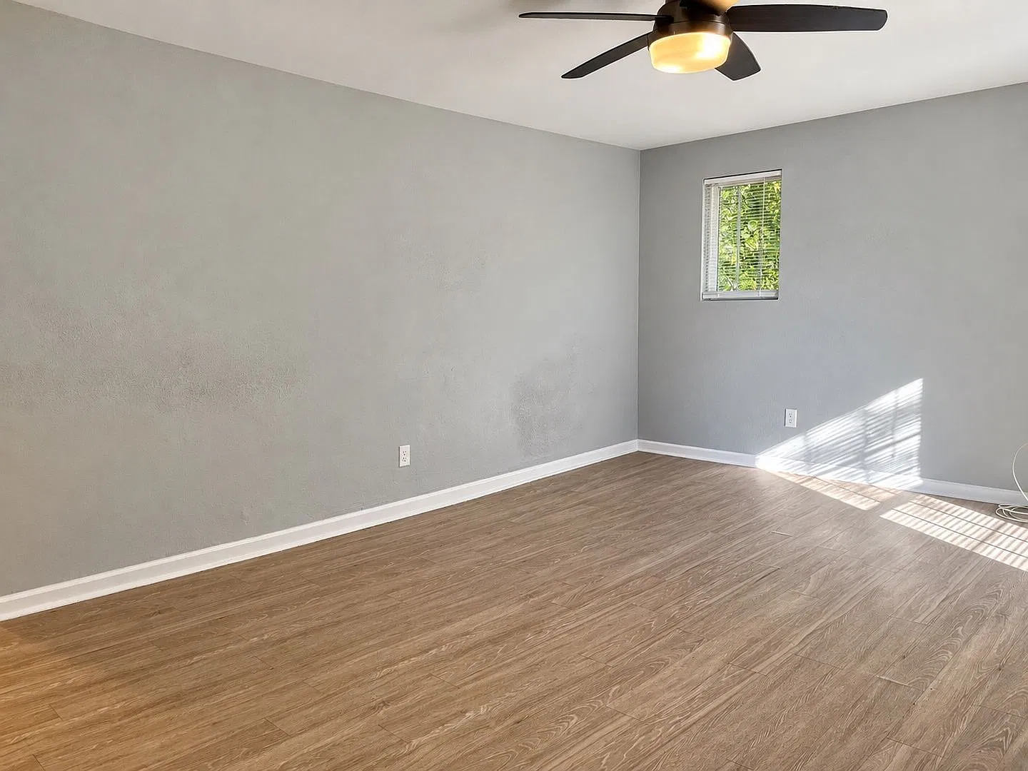 3 bed, 1.5 bath, 1222 sqft, $1,495 — Photo 2