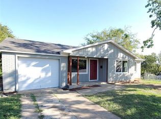 302 W Phillips Ct, Grand Prairie, TX 75051