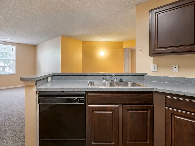 Courtney Manor Apartments — Photo 13