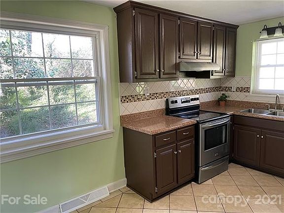 3rd image of 710 8th Ave SE