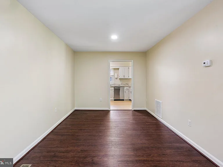 7561 Heatherton Ln — Photo 12