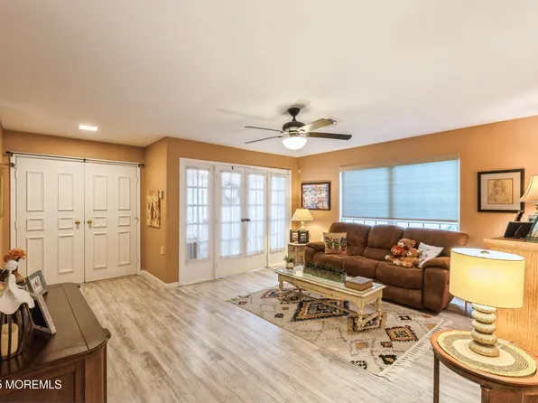 490B New Castle Court, Manchester, NJ 08759