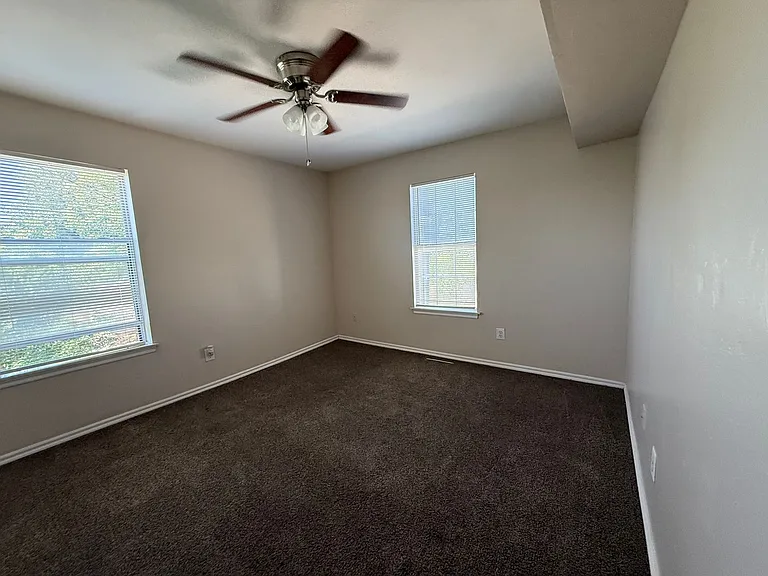 2021 NW 25th St #15 — Photo 16