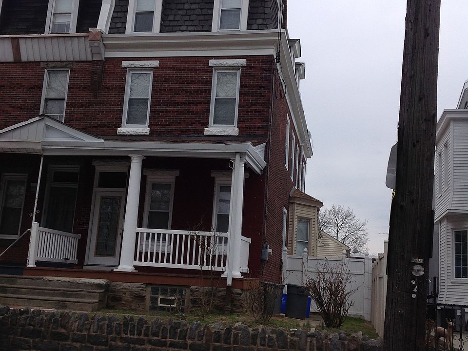 1st image of 220 E Fisher Ave