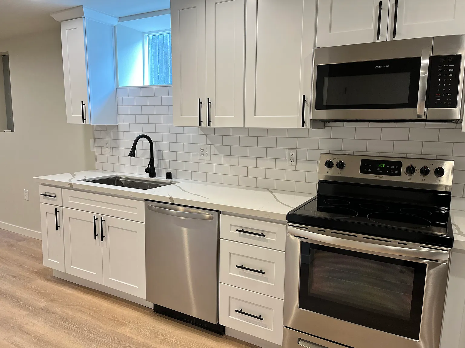 2 bed, 990 sqft, $2,300 — Photo 4