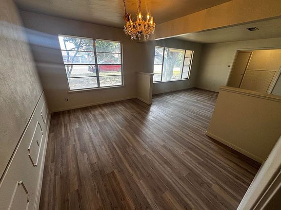 4th image of 3208 Durant Dr
