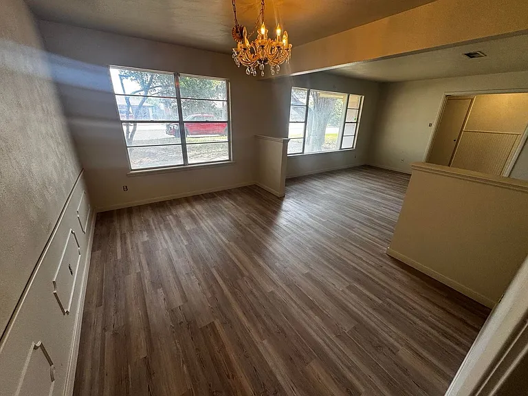 3208 Durant Dr — Photo 4