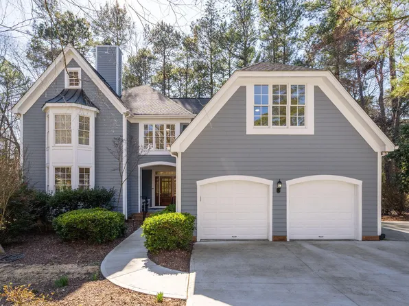 102 Meadowvale Cir, Cary, NC 27519