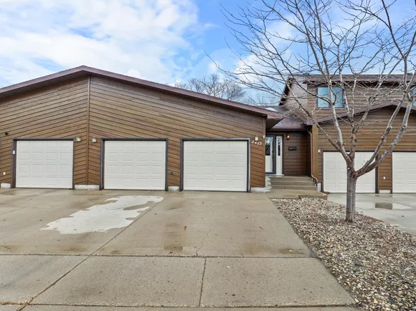 2417 8th St SW, Minot, ND 58701