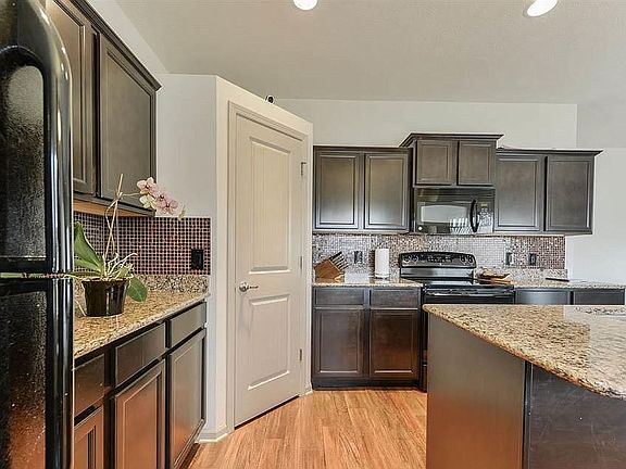 4th image of 6761 S 191st Ave