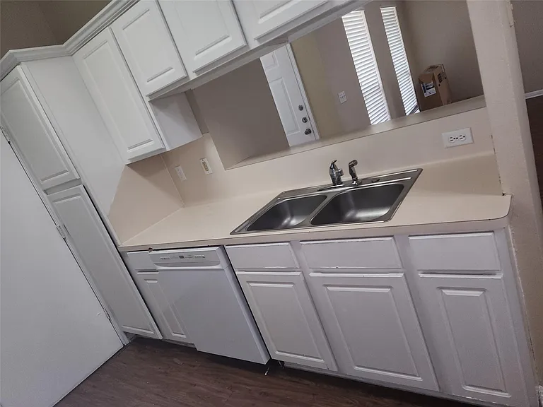 503 Gregory Ct — Photo 16