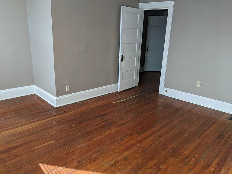 392 E Tompkins St — Photo 12
