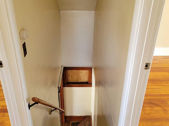 2nd image of 2426 Kenwood Ave