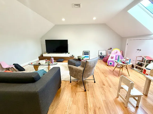 585 Lowell St — Photo 40