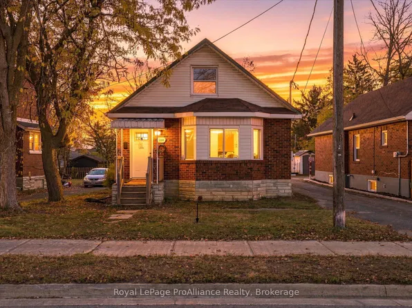 1310 Clonsilla Ave, Peterborough, ON K9J 5Z2