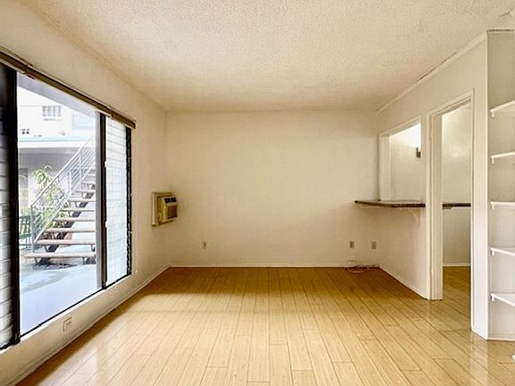 4th image of 1152 N Poinsettia Pl APT 6