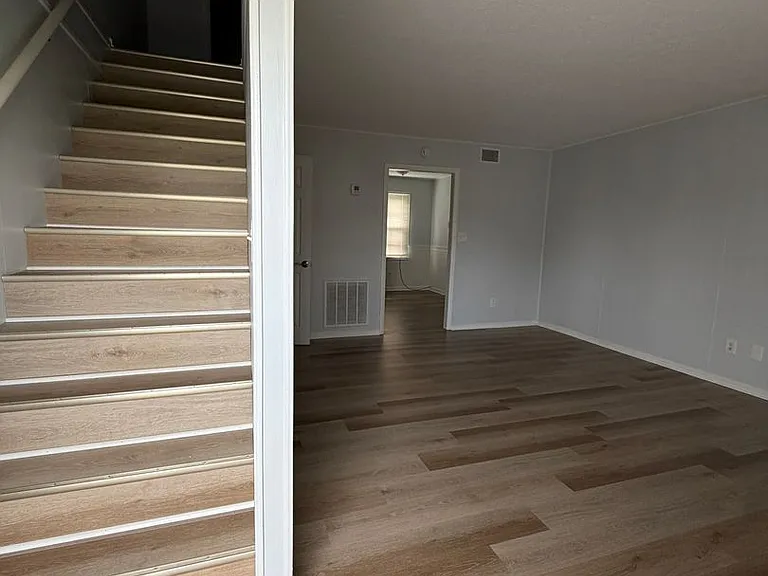 1740 Bonham Rd — Photo 2