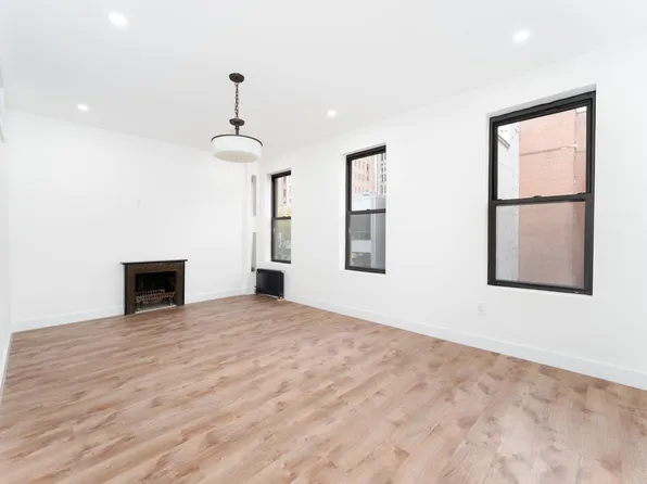 118 East 17th Street image 1 of 15