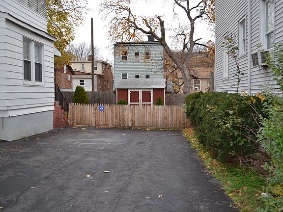 Private Driveway for up to 6 Cars