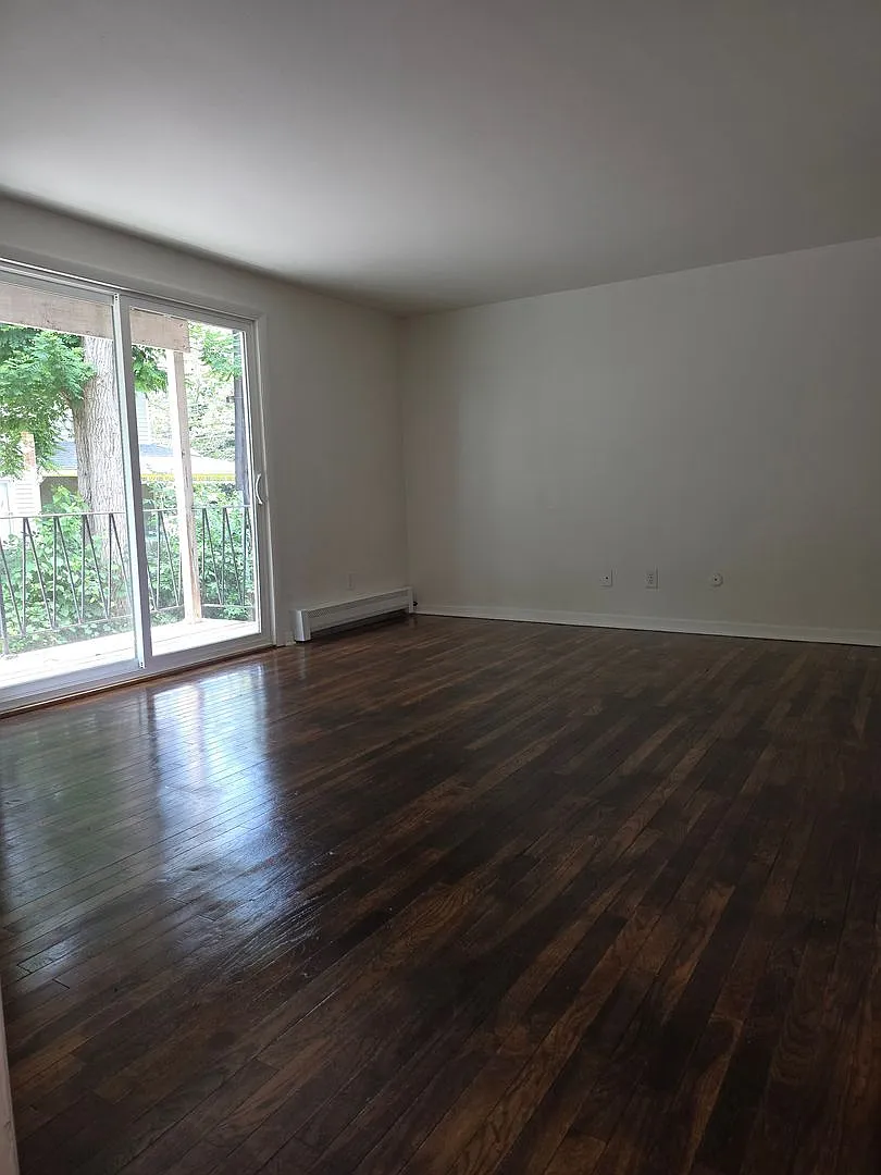 2 bedroom upper — Photo 2