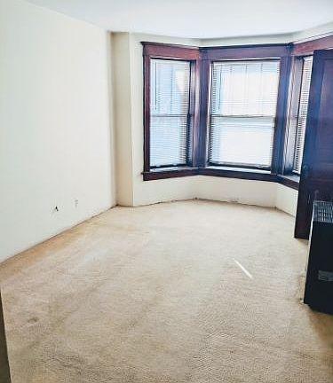 3rd image of 2206 W Belmont Ave #B