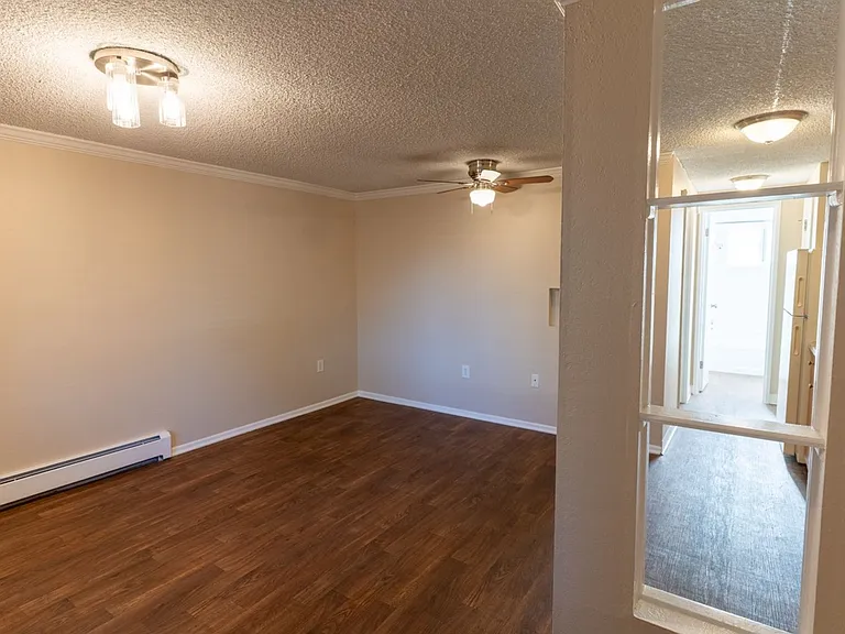 Knollwood and Tanglewood Apartments — Photo 12