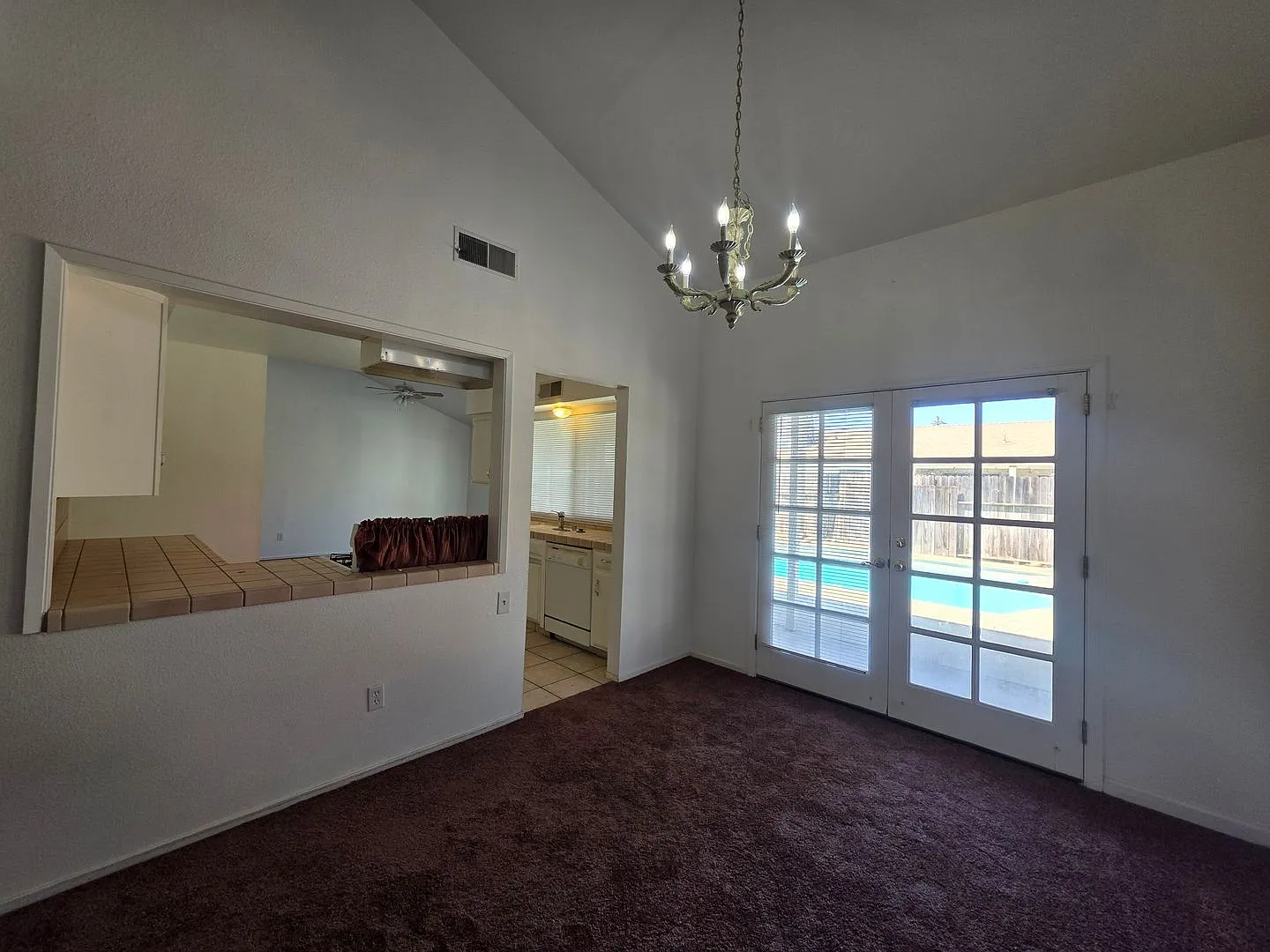 Nice 3 Bed/2 Bath w/POOL + Pool Care & Yard Care Included Located in SW Neighborhood near Schools... — Photo 4