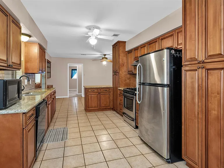 1410 Spillers Ln — Photo 15