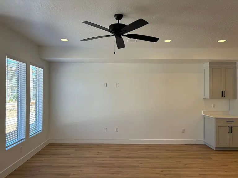2639 E Wake Forest Ln — Photo 5