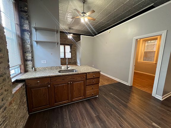 4th image of 1919 S Racine Ave #1F