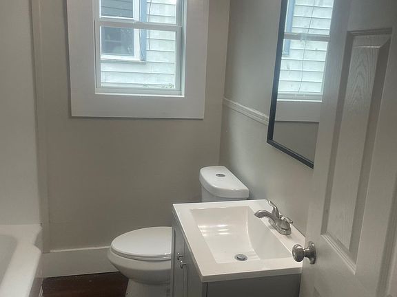 2nd image of 804 Columbia St