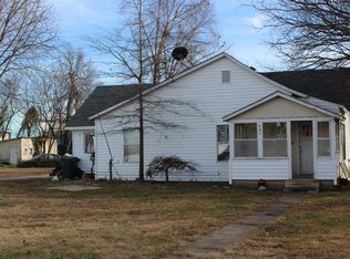 901 E Broadway St, Monett, MO 65708
