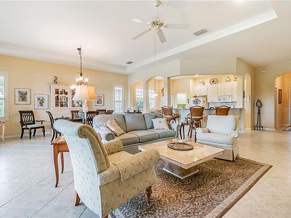 3rd image of 811 Regal Manor Way